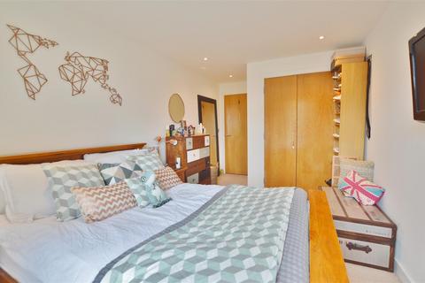 2 bedroom flat for sale, Railway Terrace, Slough