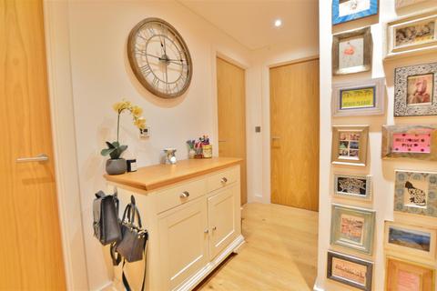 2 bedroom flat for sale, Railway Terrace, Slough