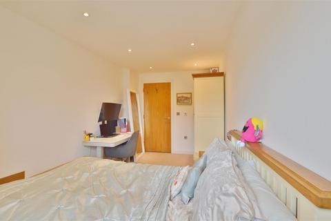 2 bedroom flat for sale, Railway Terrace, Slough