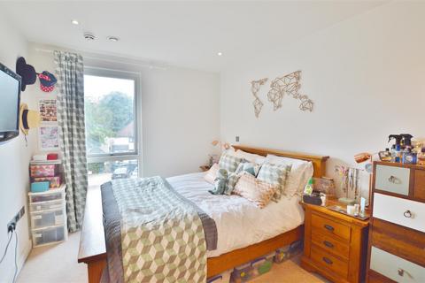 2 bedroom flat for sale, Railway Terrace, Slough