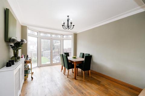 17 Leadale Avenue, London, E4 8AT