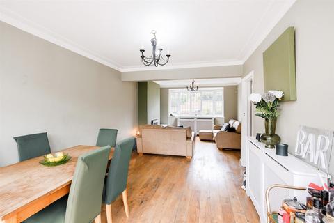 17 Leadale Avenue, London, E4 8AT