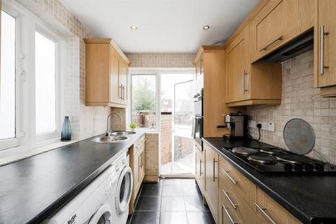 17 Leadale Avenue, London, E4 8AT