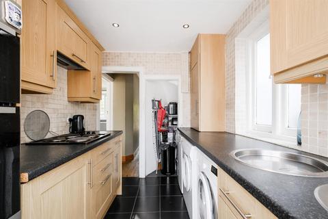 17 Leadale Avenue, London, E4 8AT