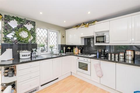 4 bedroom detached house for sale, Berrybank Close, North Chingford