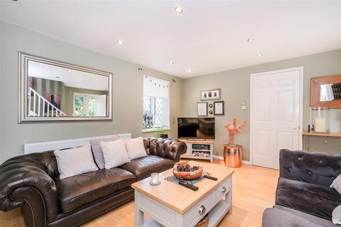 6 Berrybank Close, London, E4 6TX