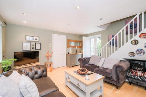 6 Berrybank Close, London, E4 6TX