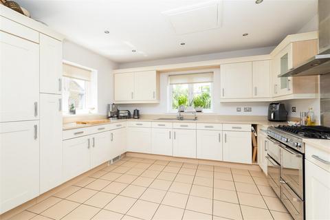 4 bedroom detached house for sale, Hardy Way, Fairfield SG5 4GL