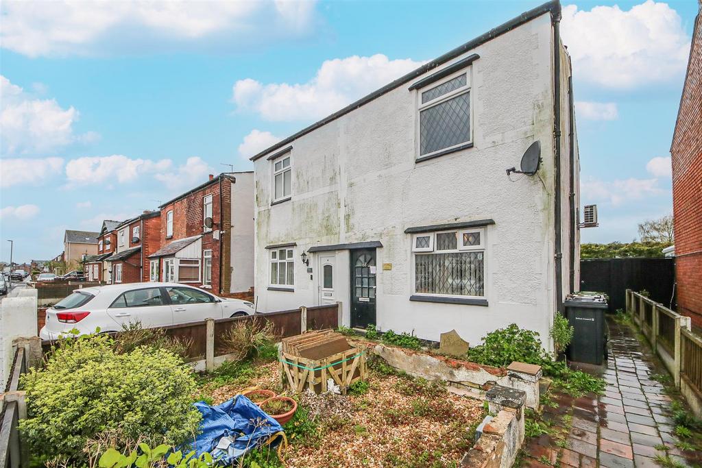 High Park Road, Southport PR9 2 bed semidetached house for sale £130,000