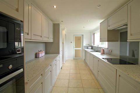 3 bedroom detached house for sale, Avon Road, South Wootton