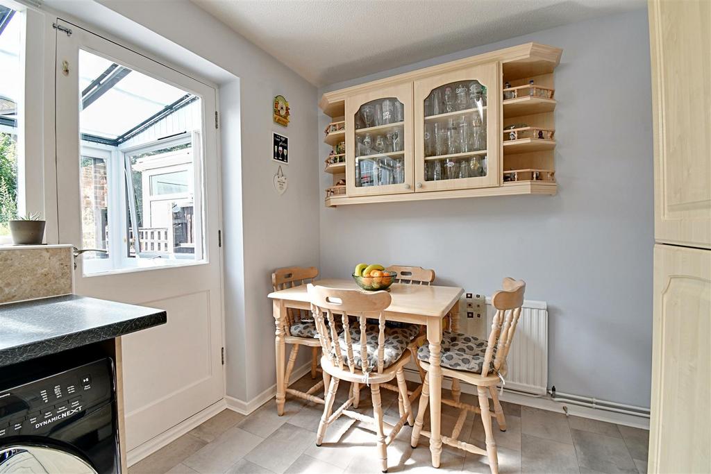 Kitchen 2.jpg