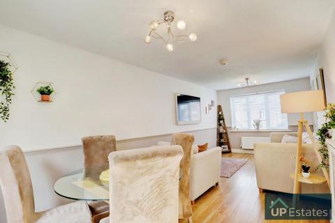 14 Bluebell Close, Hartshill, Nuneaton, CV10 0AU