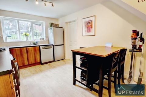 14 Bluebell Close, Hartshill, Nuneaton, CV10 0AU