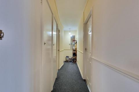 1 bedroom flat for sale, Curzon Crescent, Barking