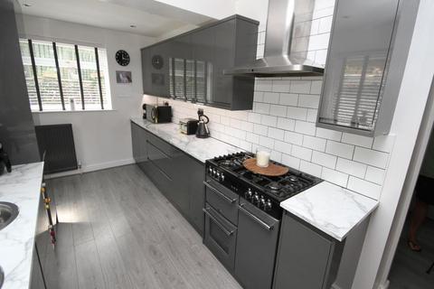 10 Newlay Close, Bradford, BD10 0BG