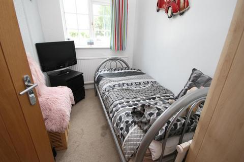 10 Newlay Close, Bradford, BD10 0BG