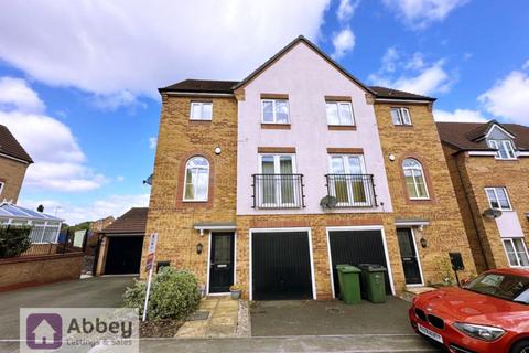 3 bedroom semi-detached house to rent, Wellingar Close, Braunstone, Leicester