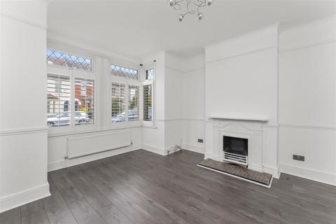 2 bedroom flat to rent, Peel Road, South Woodford