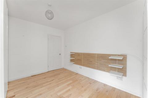 2 bedroom flat to rent, Peel Road, South Woodford