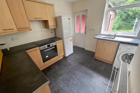 3 bedroom terraced house to rent, Bradford Crescent, Gilesgate, Durham