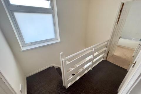 3 bedroom terraced house to rent, Bradford Crescent, Gilesgate, Durham