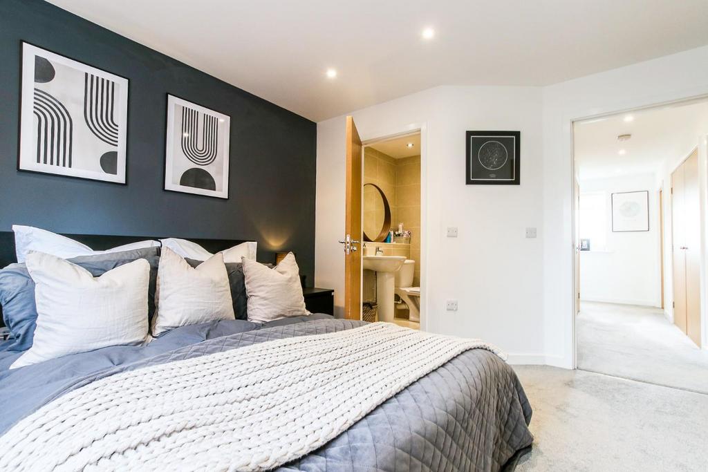Master bedroom2.jpg