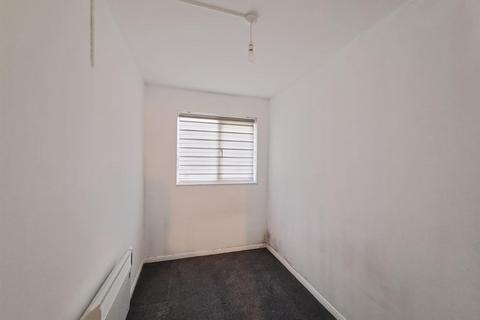 2 bedroom flat to rent, Maltby Drive, Enfield