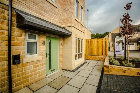 4 bedroom townhouse for sale, Axminster Court, Brighouse HD6