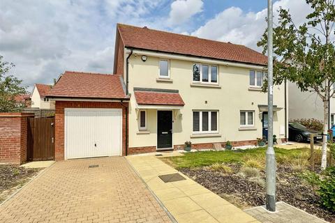 3 bedroom semi-detached house for sale, Crab Apple Drive, Black Notley