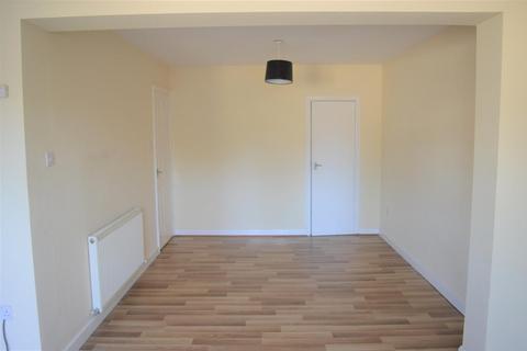 4 bedroom semi-detached house to rent, Napier Road, Ashford TW15