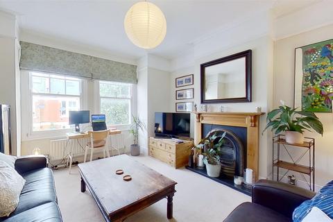3 bedroom maisonette to rent, Quinton Street, London