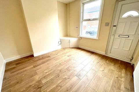 2 bedroom terraced house to rent, Lewis Street, Gainsborough