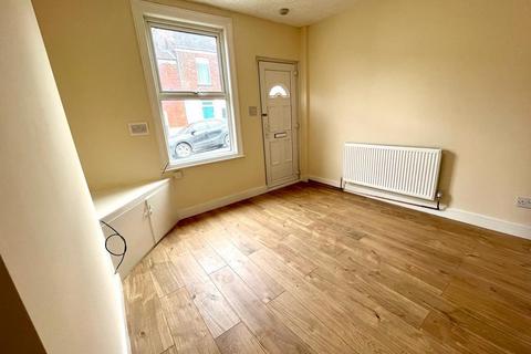 2 bedroom terraced house to rent, Lewis Street, Gainsborough