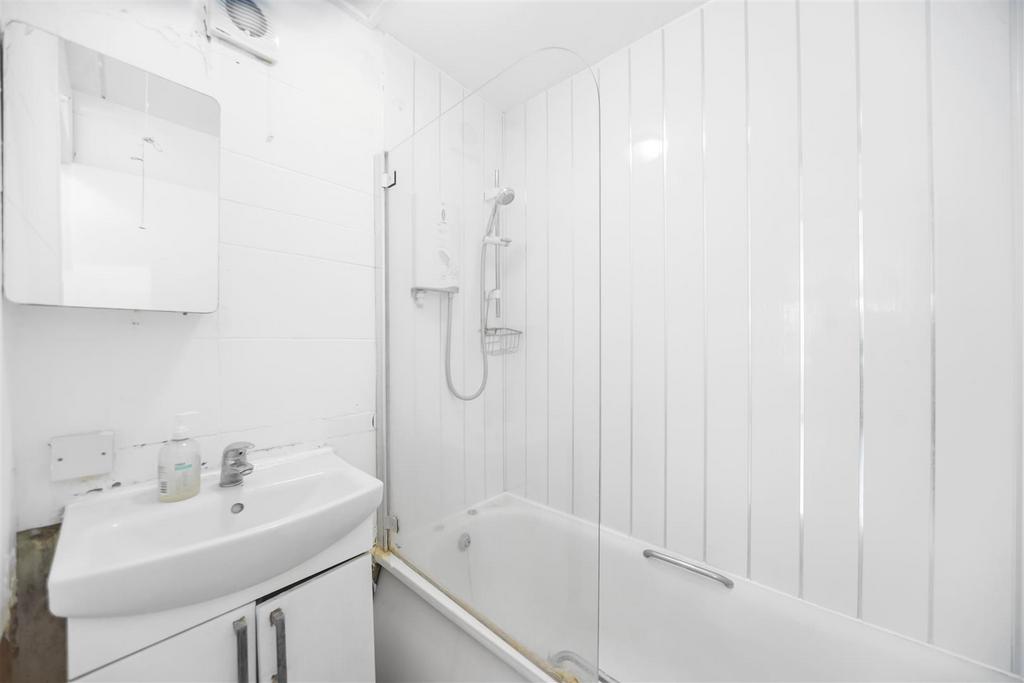 Bathroom 2.jpg