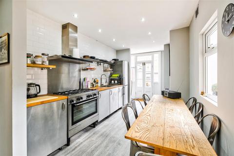 3 bedroom end of terrace house for sale, Essex Road, Manor Park