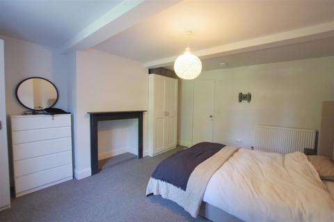 3 bedroom house to rent, Stainland Road, Greetland, Halifax