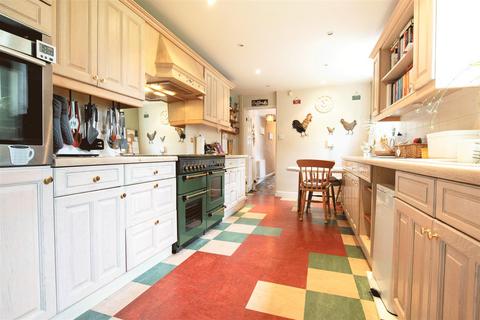 26 Broad Green, Wellingborough, NN8 4LN
