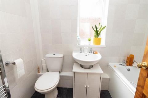 2 bedroom flat for sale, Benfield Road, Heaton, Newcastle Upon Tyne