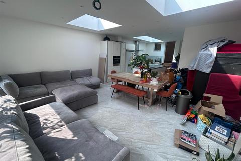 5 bedroom house to rent, Trinity Road, London