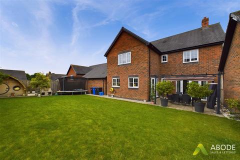 4 bedroom detached house for sale, Geoff Morrison Way, Uttoxeter ST14