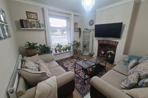 2 bedroom end of terrace house for sale, Gloucester Road, Patchway