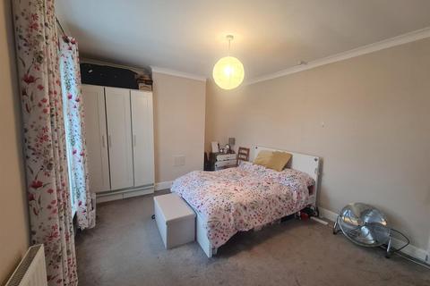 2 bedroom end of terrace house for sale, Gloucester Road, Patchway
