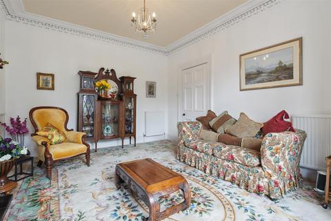 St Abbs, 14 Carrington Terrace, Crieff, PH7 4DY