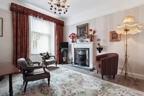 St Abbs, 14 Carrington Terrace, Crieff, PH7 4DY