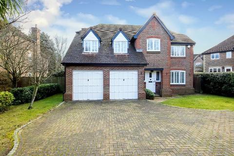 5 bedroom detached house to rent, Nutfields, Ightham TN15 9EA
