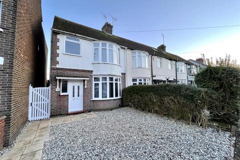 3 bedroom semi-detached house to rent, 26 Icknield Road
