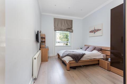 2 bedroom flat to rent, Belsize Park, London NW3
