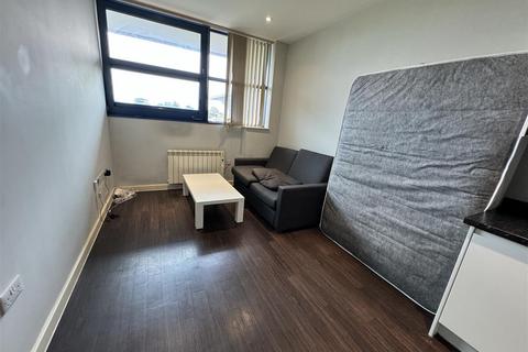 1 bedroom flat to rent, Bath Road, Harlington UB3