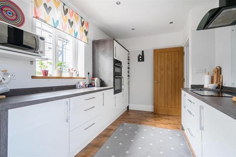 6 Barnfield Road, Torquay, TQ2 6TW