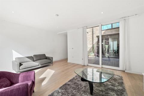 4 bedroom townhouse to rent, Starboard Way, Royal Wharf, E16